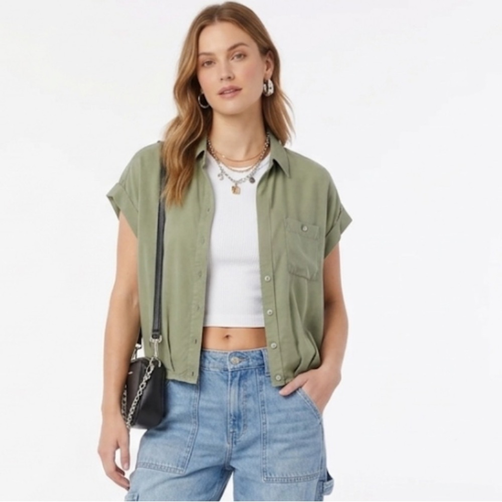 KUT from the Kloth Short Sleeve Lyocell Blouse Sage Green NWT L